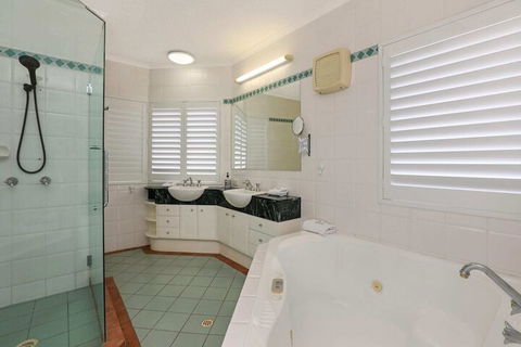 PRTFINO Ultimate Penthouse - Sunshine Coast Tourism 5