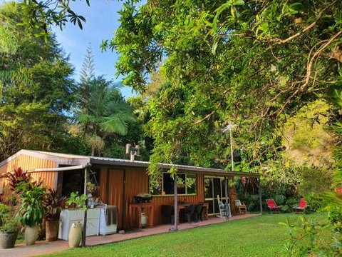 Garden Studio - Sunshine Coast Tourism 5