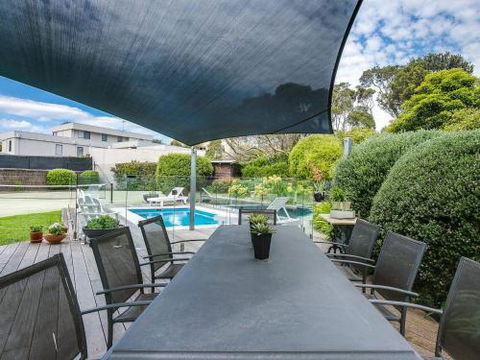 Lanoma - Holiday Sunshine Coast 0