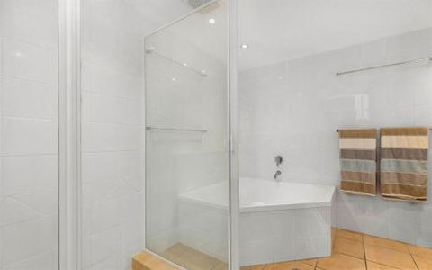 Apartment 5 Commodore - Holiday Sunshine Coast 6
