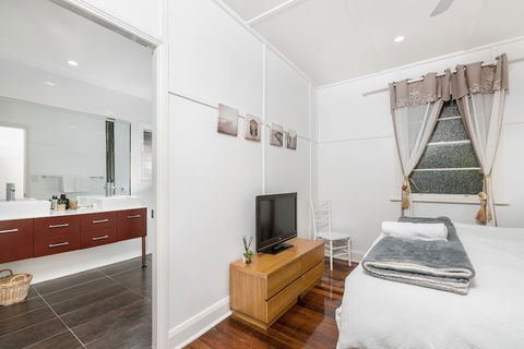 A PERFECT STAY - Aaloka Bay - Sunshine Coast Tourism 6