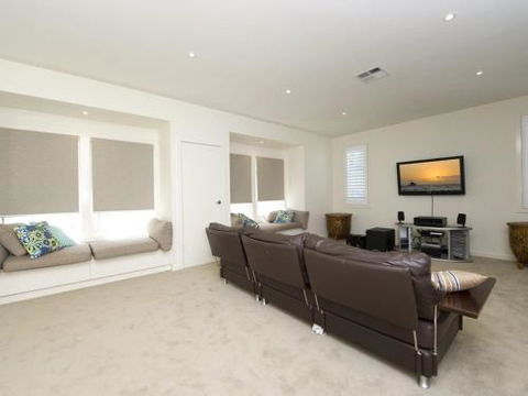 Echo Beach House 16 Reflections Dr Luxurious House With Magnificent Pool & Ducted Air - Sunshine Coast Tourism 3