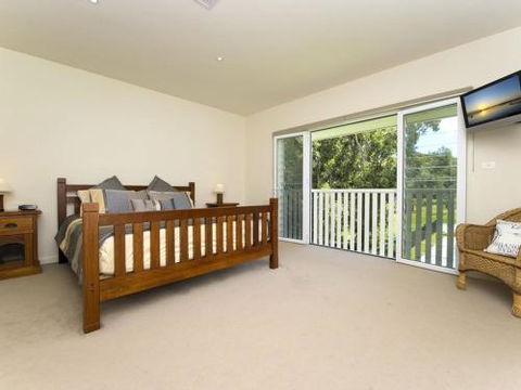 Echo Beach House 16 Reflections Dr Luxurious House With Magnificent Pool & Ducted Air - Sunshine Coast Tourism 1