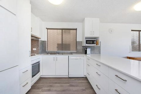 Kings Beach Ocean Front Views Private Balcony Overlooking Kings Beach - Holiday Sunshine Coast 2