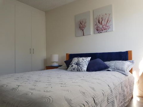 Kings Beach Ocean Front Views Private Balcony Overlooking Kings Beach - Holiday Sunshine Coast 6