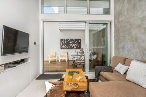A PERFECT STAY - Studio 9 - Sunshine Coast Tourism 4
