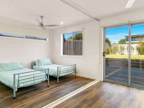Swan Bay Lookout - Sunshine Coast Tourism 4