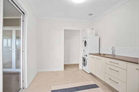 Coastal Retreat - Holiday Sunshine Coast 6