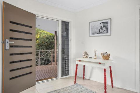 Coastal Retreat - Holiday Sunshine Coast 1