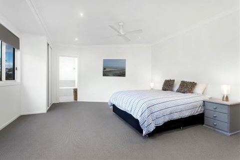 Coastal Retreat - Holiday Sunshine Coast 2