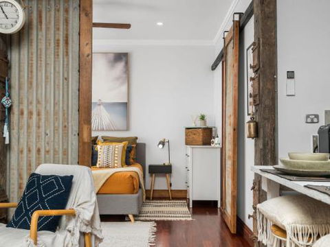 Black Beauty Studio - Holiday Sunshine Coast 0