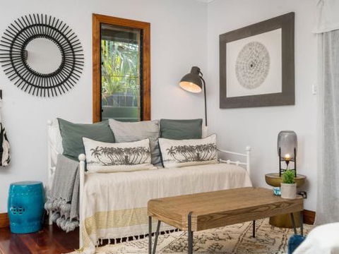 Black Beauty Studio - Holiday Sunshine Coast 3