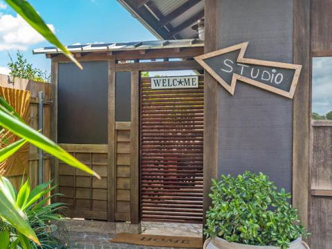 Black Beauty Studio - Holiday Sunshine Coast 5
