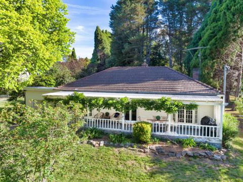 Redwood Cottage Burradoo Getaway Southern Highlands 4pm Check Out Sunday - Sunshine Coast Tourism 0