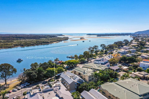 Panoramic River & Ocean Views Noosaville - Sunshine Coast Tourism 4