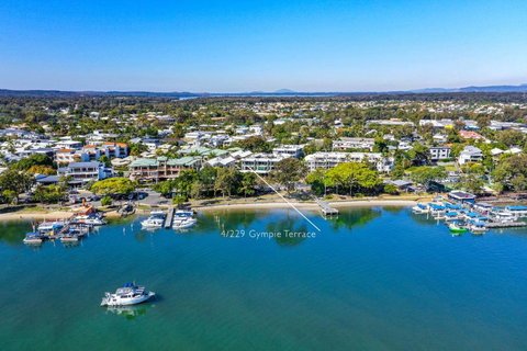 Panoramic River & Ocean Views Noosaville - Sunshine Coast Tourism 6