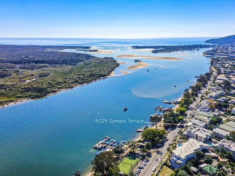 Panoramic River & Ocean Views Noosaville - Sunshine Coast Tourism 3