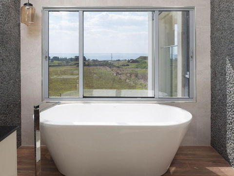 Ocean Breeze - Sunshine Coast Tourism 1