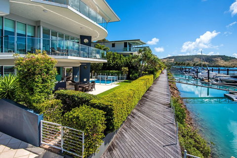 Pavillions 2 Luxury 4 Bedroom 3 Bathroom With In-ground Pool And Golf Buggy - Sunshine Coast Tourism 1