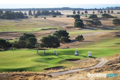 Eagles Nest - Holiday Sunshine Coast 3