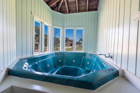 Banjos Chalet Alpine Getaways - Sunshine Coast Tourism 3