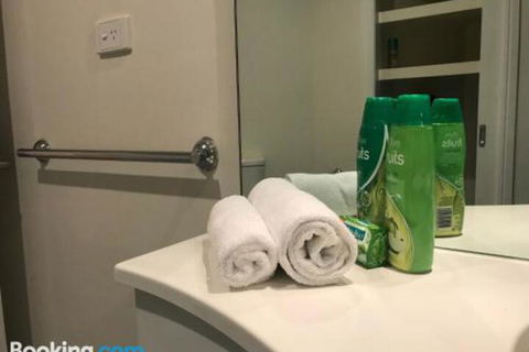 Townsville Strand Lighthouse Apartment 3 - Holiday Sunshine Coast 2