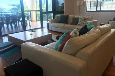 Townsville Strand Lighthouse Apartment 3 - Holiday Sunshine Coast 4