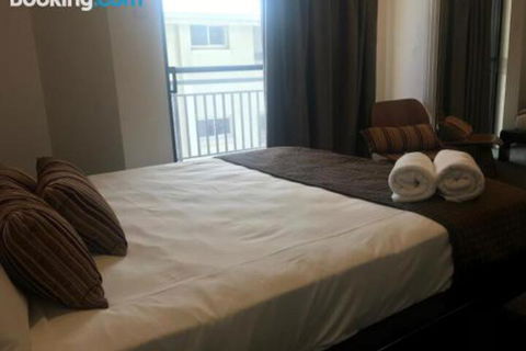 Townsville Strand Lighthouse Apartment 3 - Holiday Sunshine Coast 3