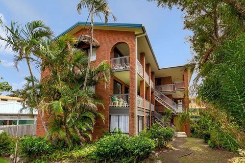 Air Conditioned Unit Stones Throw To The Waterfront - Holiday Sunshine Coast 1