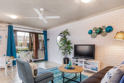 Air Conditioned Unit Stones Throw To The Waterfront - Holiday Sunshine Coast 6