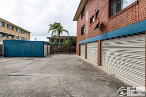 Air Conditioned Unit Stones Throw To The Waterfront - Holiday Sunshine Coast 0