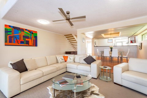 Treat Yourself To Something Special! - Sunshine Coast Tourism 6