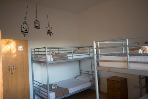 Roey Backpackers & Party Bar - Sunshine Coast Tourism 6