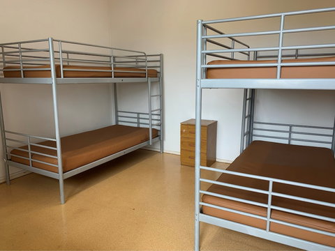 Roey Backpackers & Party Bar - Sunshine Coast Tourism 3