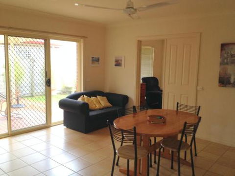 Paradise At The Beach Rosebud - Sunshine Coast Tourism 1