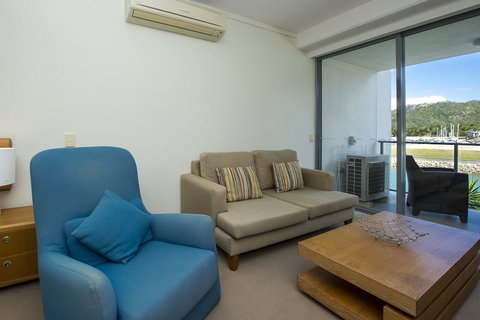 Blue On Blue Studio Room 1222 - Sunshine Coast Tourism 3