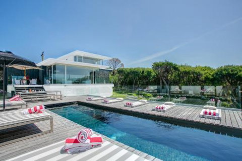 Salt - Holiday Sunshine Coast 1