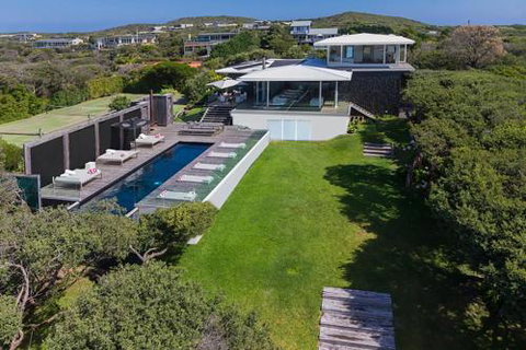 Salt - Holiday Sunshine Coast 0