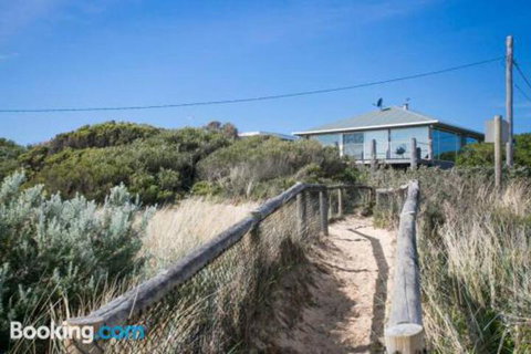 Anchor Beachfront Retreat - Holiday Sunshine Coast 2