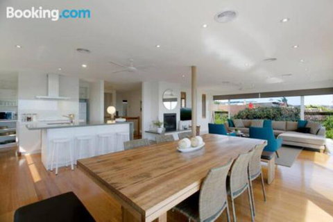 Anchor Beachfront Retreat - Holiday Sunshine Coast 4