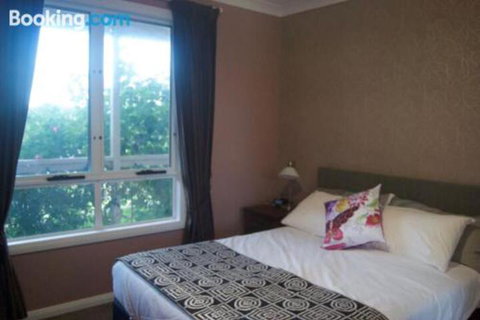 The Old Picnic Ground At Ironstone B & B - Holiday Sunshine Coast 3