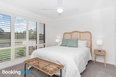 Lake Dreaming 4 Lulworth - Sunshine Coast Tourism 2