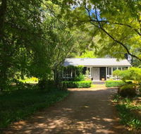Mirriyindi Unique Berrima escape for 9 in the Southern Highlands 4pm check out Sundays - Holiday Sunshine Coast