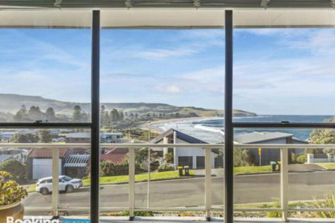 QUARTERDECK Gerringong 4pm Check Out Sundays - Sunshine Coast Tourism 1