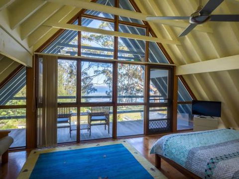 SORRENTO LAKESIDE Sanctuary Point 4pm Check Out Sundays - Sunshine Coast Tourism 1