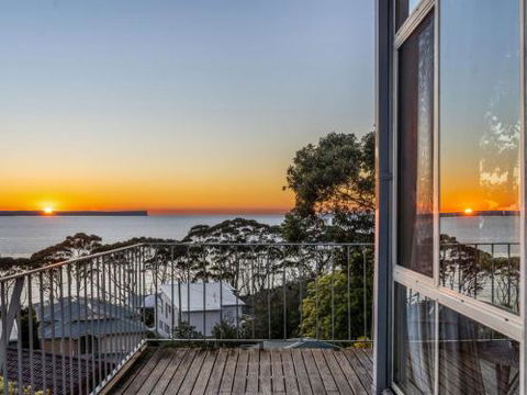 Sea Point At Hyams Beach 4pm Check Out Sundays - Holiday Sunshine Coast 4