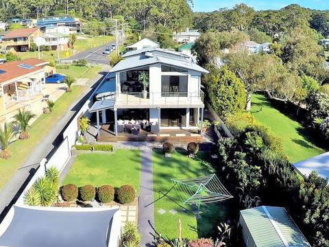 Stonefish Ground Floor 4pm Check Out Sundays - Holiday Sunshine Coast 4
