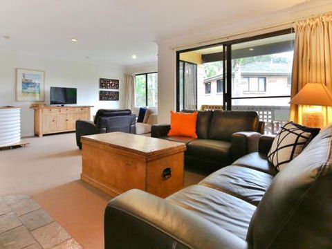 Take Time At Hyams Beach 4pm Check Out Sundays - Holiday Sunshine Coast 1