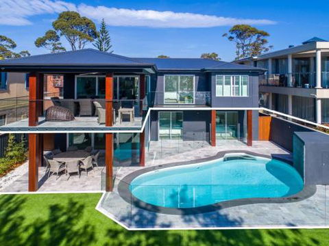Vukeville Beachfront Luxury With Pool 4pm Check Out Sundays - Holiday Sunshine Coast 0