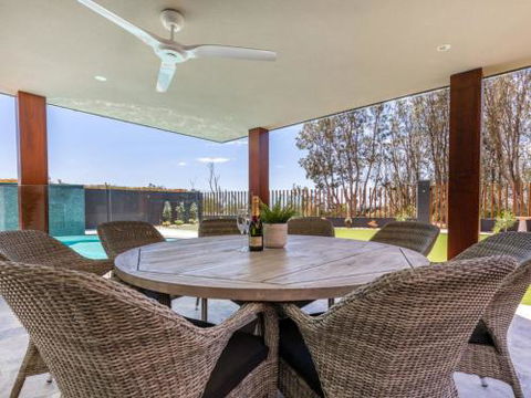 Vukeville Beachfront Luxury With Pool 4pm Check Out Sundays - Holiday Sunshine Coast 3